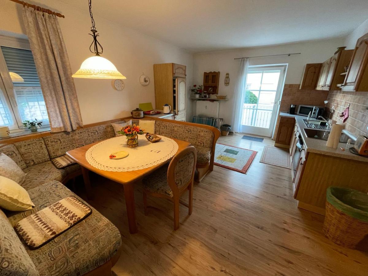 Schoene Ferienwohnung In Bahnhofsnaehe Fuer Urlaub, Studium Oder Arbeit Deggendorf Exterior foto