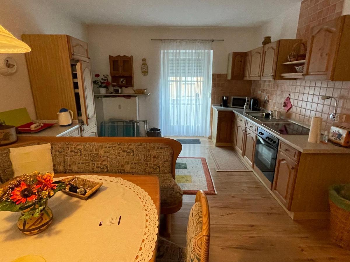 Schoene Ferienwohnung In Bahnhofsnaehe Fuer Urlaub, Studium Oder Arbeit Deggendorf Exterior foto