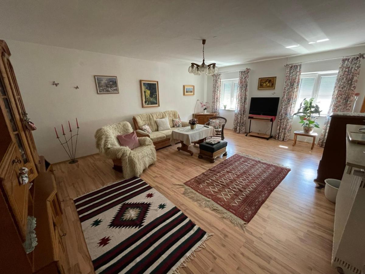 Schoene Ferienwohnung In Bahnhofsnaehe Fuer Urlaub, Studium Oder Arbeit Deggendorf Exterior foto