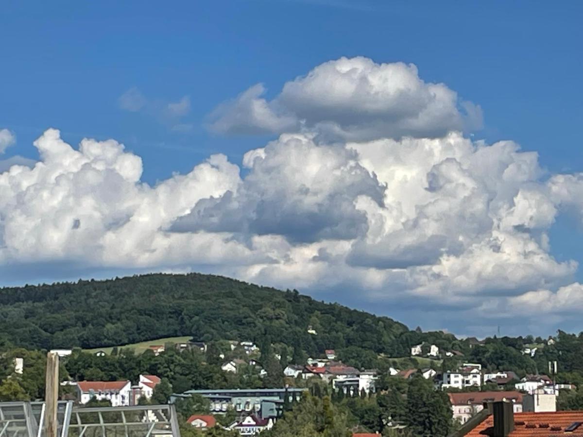 Schoene Ferienwohnung In Bahnhofsnaehe Fuer Urlaub, Studium Oder Arbeit Deggendorf Exterior foto