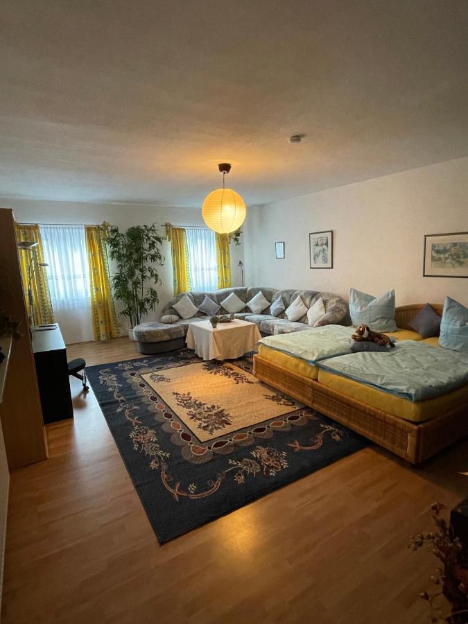 Schoene Ferienwohnung In Bahnhofsnaehe Fuer Urlaub, Studium Oder Arbeit Deggendorf Exterior foto