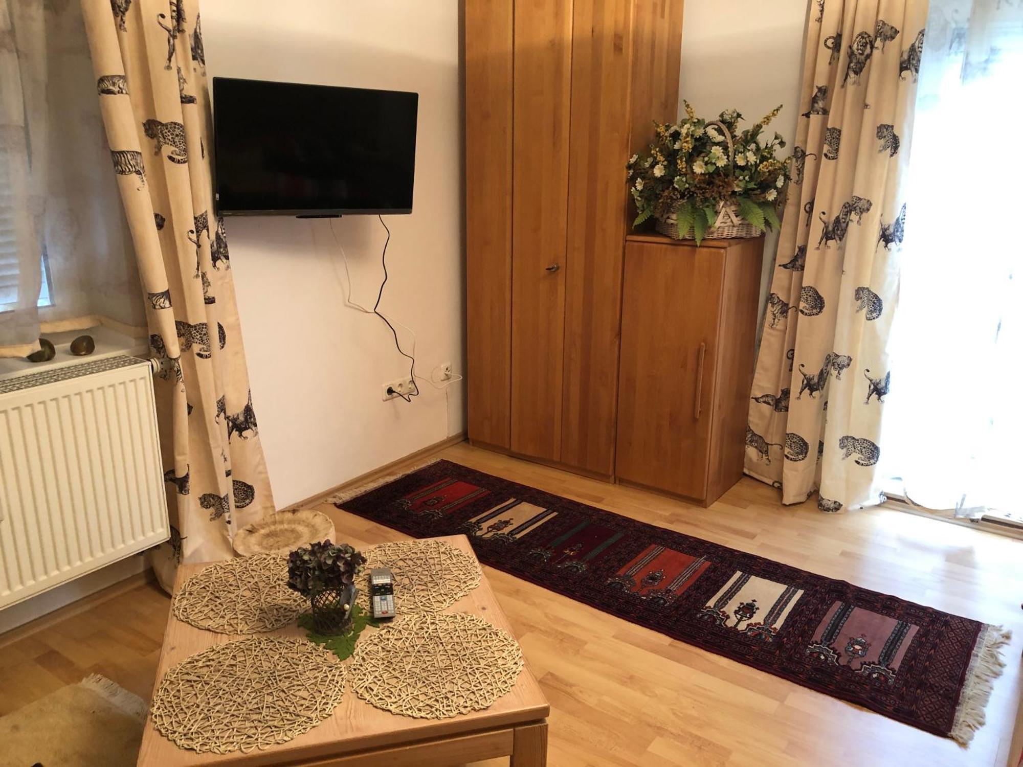 Schoene Ferienwohnung In Bahnhofsnaehe Fuer Urlaub, Studium Oder Arbeit Deggendorf Exterior foto