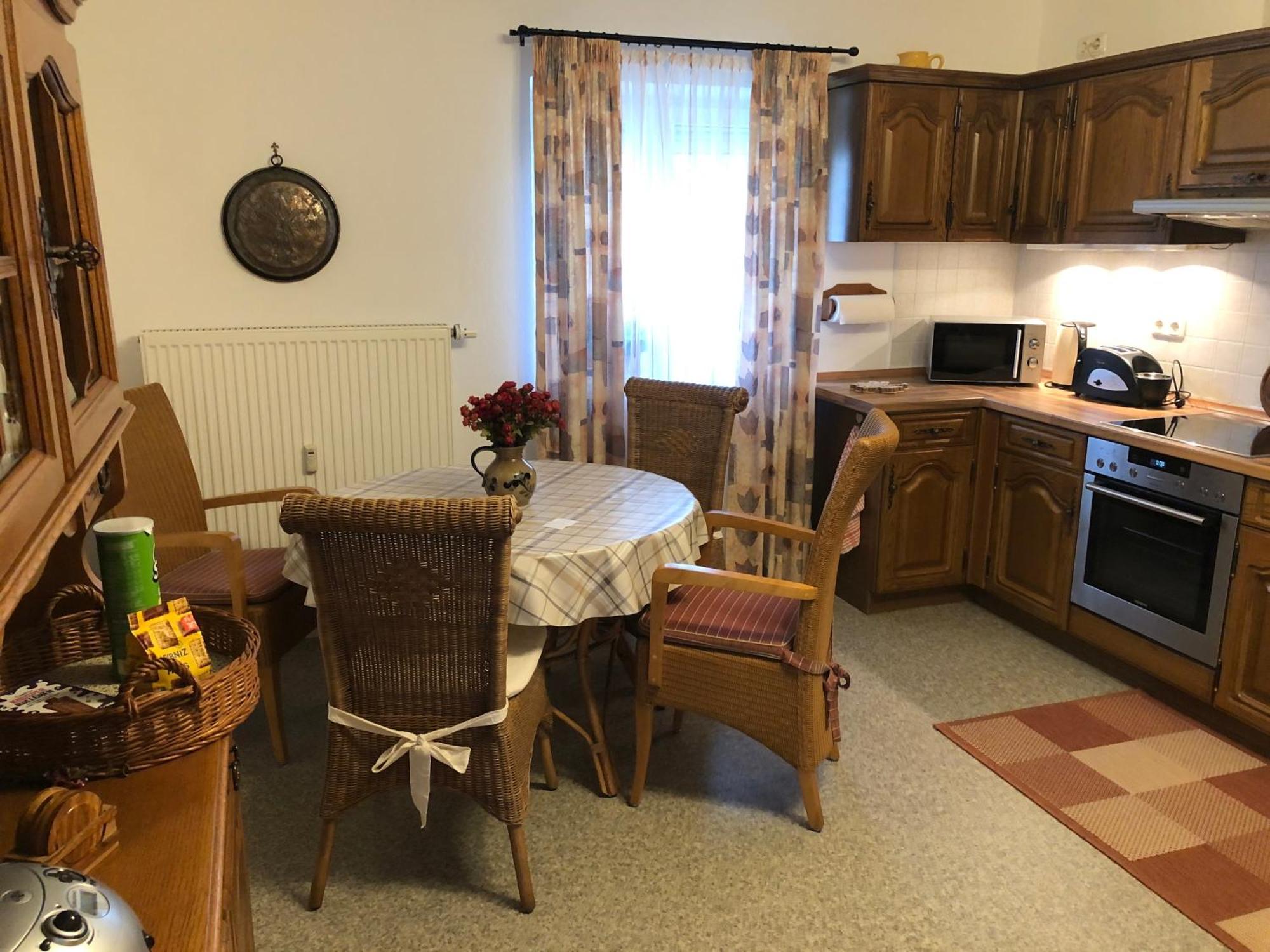 Schoene Ferienwohnung In Bahnhofsnaehe Fuer Urlaub, Studium Oder Arbeit Deggendorf Exterior foto