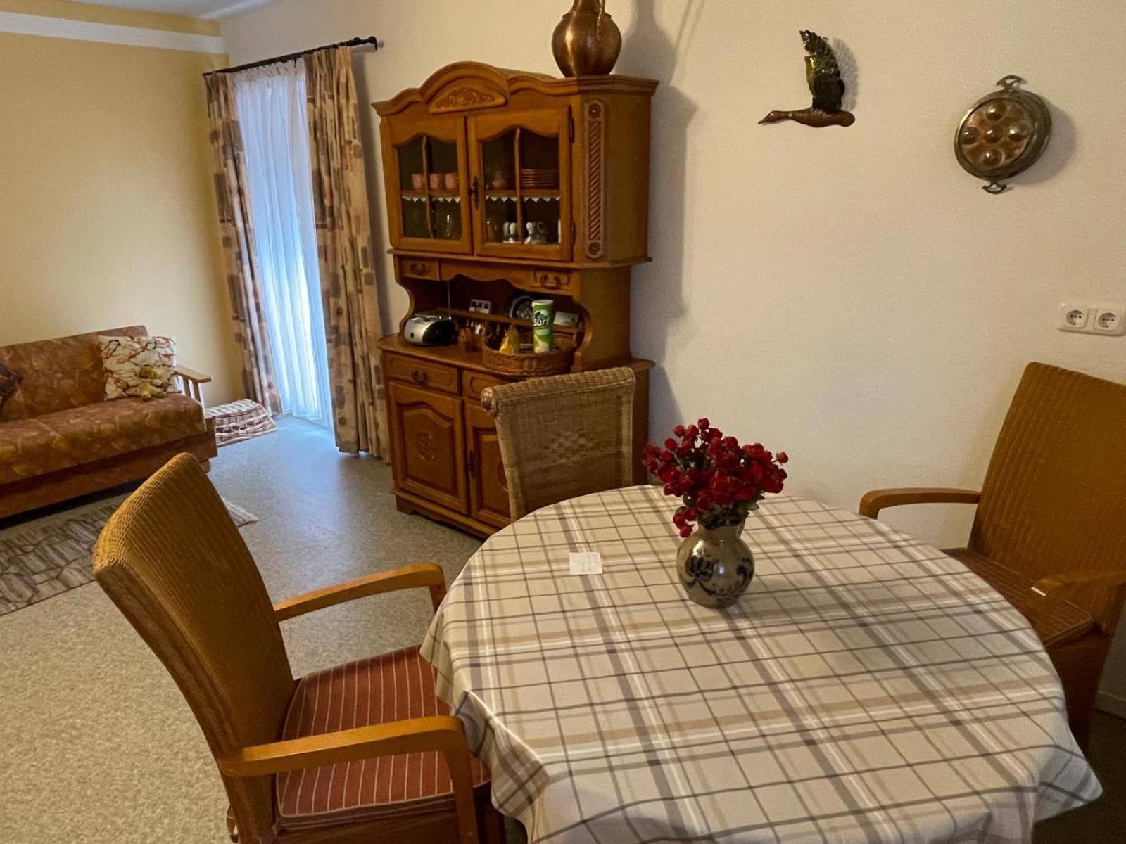 Schoene Ferienwohnung In Bahnhofsnaehe Fuer Urlaub, Studium Oder Arbeit Deggendorf Exterior foto